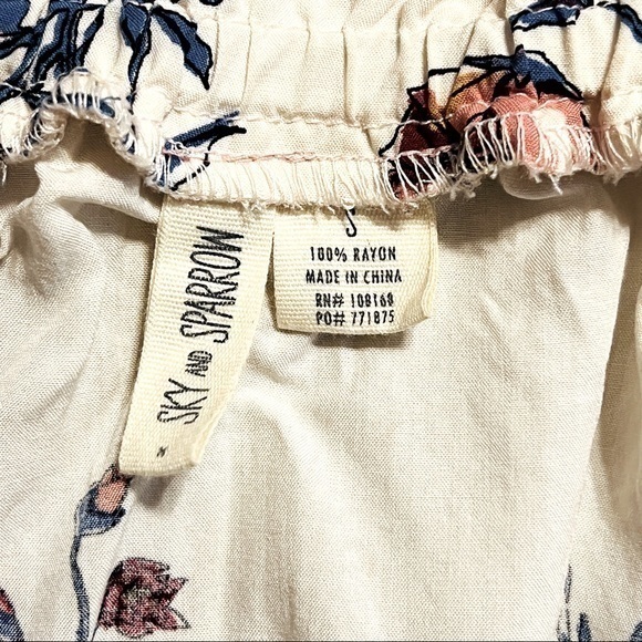 Sky and Sparrow Cream White Floral Crop Top Blouse Small - Picture 5 of 9